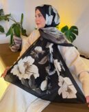 Foulard en Coton Doux à Motif Floral - Fond Noire et Beige à Fleurs Marron