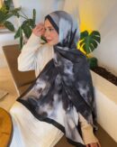 Foulard en Coton Doux à Motif Mosaique - Fond Noire et Gris