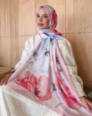 Foulard en Crêpe Doux à Motif Floral - Fond Rose et Fleurs Rose et Blanche